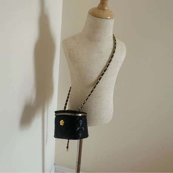 Girls kids black quilted chain ruched crossbody bag - Picture 4 of 9